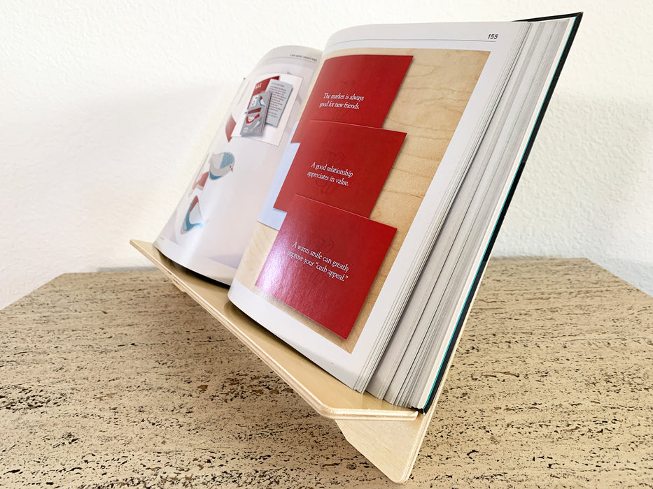 8 ELEMENTS OF CAPTIVATING BOOK DISPLAY STANDS